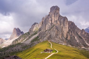 Dolomitlerin güzel manzarası, İtalya