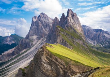 Dolomitlerin güzel manzarası, İtalya