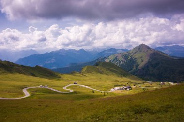 Dağların güzel manzarasının manzarası.