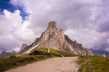 Dağların güzel manzarasının manzarası.
