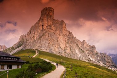 Dağların güzel manzarasının manzarası.