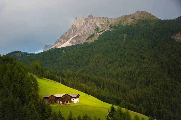山の村の美しい風景 — ストック写真