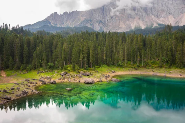 Bela Paisagem Com Lago Montanhas — Fotografia de Stock