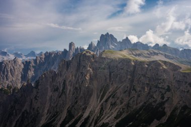 Dolomitlerin güzel manzarası