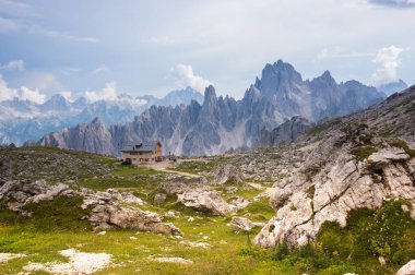 Dağların güzel manzarasının manzarası.