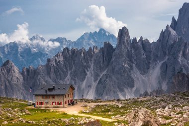 Dağların güzel manzarasının manzarası.