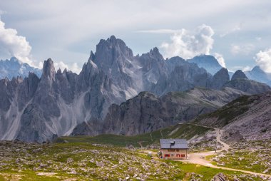 Dağların güzel manzarasının manzarası.