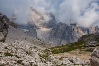 Dağların güzel manzarasının manzarası.