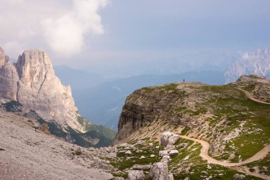 Dağların güzel manzarasının manzarası.