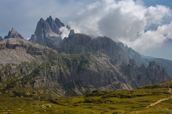 красивый пейзаж в горах