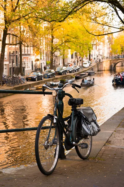 Amsterdam Stad Nederland Met Fietspaden Langs Gracht — Stockfoto