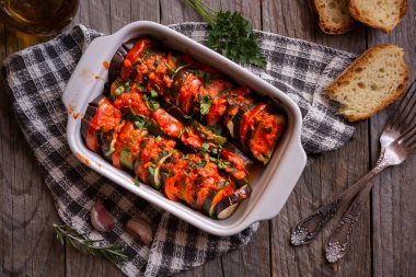 Kızarmış ratatouille, geleneksel sebze yemeği.