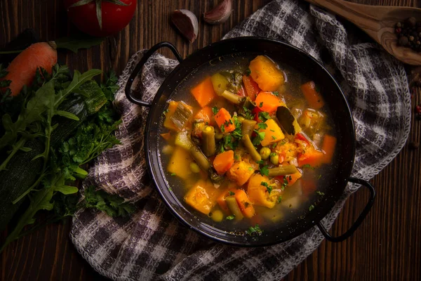 Vegetabilisk Soppa Med Persilja Mörk Trä Bakgrund — Stockfoto