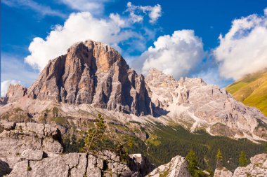 İtalya 'daki Dolomite Alplerine Panoramik Görünüm