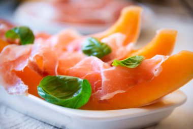 Jambonlu taze kavun.