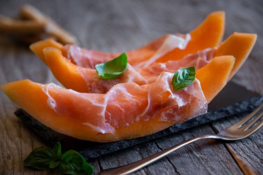 Jambonlu taze kavun.