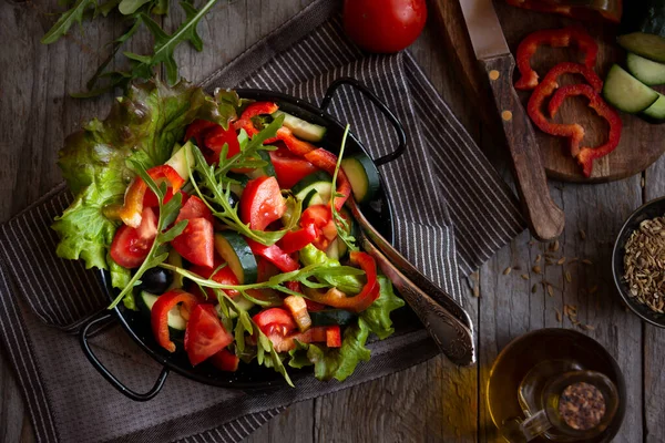 Fresh Vegetable Salad Tomatoes Arugula Some Other Vegetables — Stock Fotó