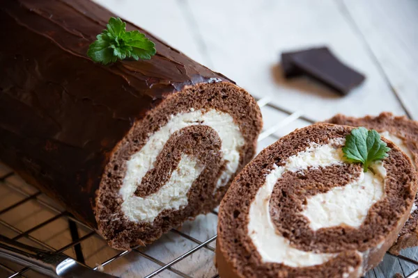 Rollo Dulce Con Crema Limpia Delicioso Pastel Chocolate Casero —  Fotos de Stock