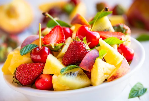 Fresh Summer Fruit Salad Strawberries Cherries — Stock Photo, Image