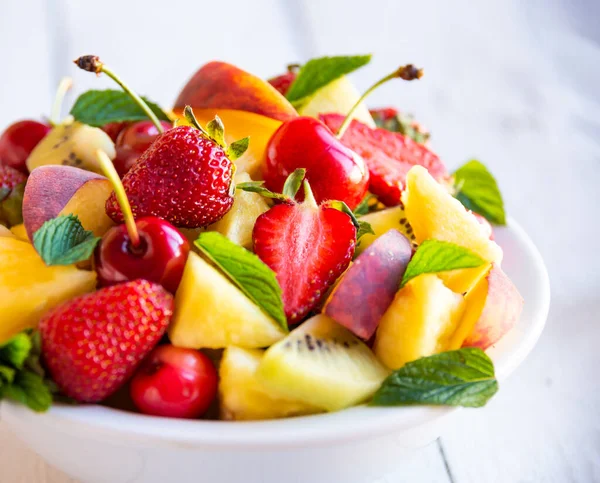 Fresh Summer Fruit Salad Strawberries Cherries — Stock Photo, Image