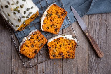 Fındıklı balkabağı ekmeği, geleneksel sonbahar tatlısı.