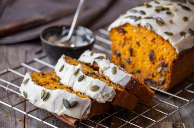 Fındıklı balkabağı ekmeği, geleneksel sonbahar tatlısı.