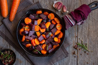 Pancar, havuç, pişmiş sebze, sağlıklı yiyecekler.