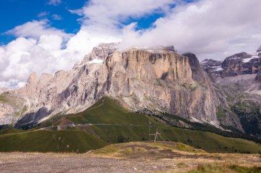 Dağların güzel manzarasının manzarası.