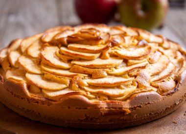 Elmalı turta, taze elmalı ev yapımı tatlı.