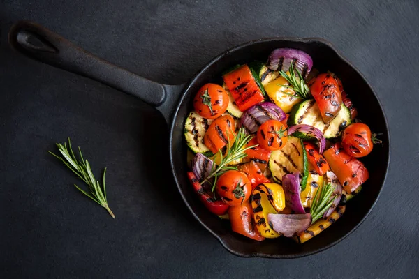 Verduras Mixtas Parrilla Pimientos Cocidos Calabacines Tomates Cebollas — Foto de Stock