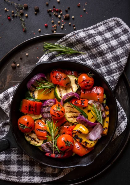 Grillezett Vegyes Zöldség Főtt Paprika Cukkini Paradicsom Hagyma — Stock Fotó