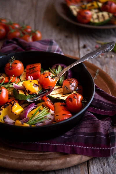 Verduras Mixtas Parrilla Pimientos Cocidos Calabacines Tomates Cebollas — Foto de Stock