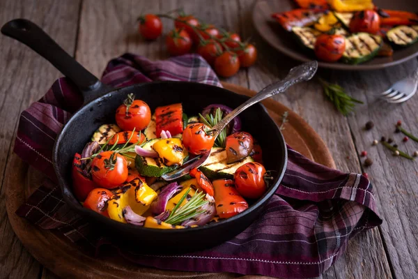 Verduras Mixtas Parrilla Pimientos Cocidos Calabacines Tomates Cebollas — Foto de Stock