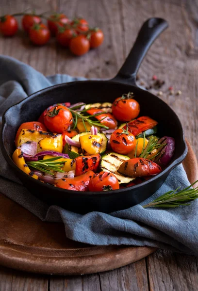 Grillezett Vegyes Zöldség Főtt Paprika Cukkini Paradicsom Hagyma — Stock Fotó