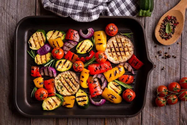 Grillezett Vegyes Zöldség Főtt Paprika Cukkini Paradicsom Hagyma — Stock Fotó