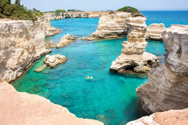 Hermoso Mar Con Pilas Costa Rocosa —  Fotos de Stock