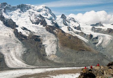 Alplerdeki dağların manzarası