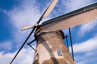 Amsterdam 'daki eski yel değirmeni.
