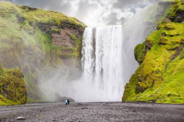 İzlanda 'da güzel bir şelale