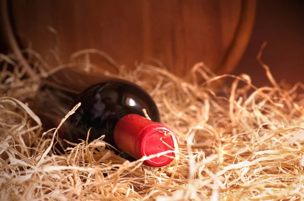 Bouteille Vin Rouge Avec Bouchon Sur Fond Bois — Photo