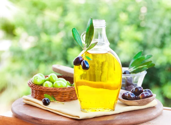 Olive Oil Olives Wooden Table — Stock Photo, Image