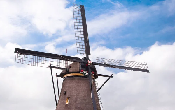 Hollanda Rüzgâr Değirmeni — Stok fotoğraf