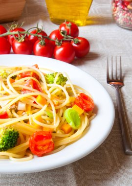 domates ve domates soslu makarna