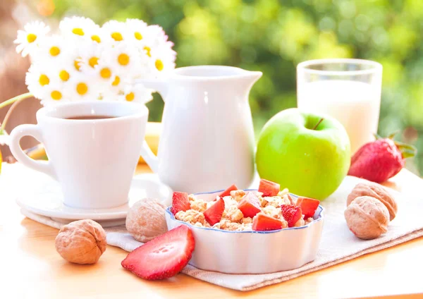 Frukost Med Frukt Och Bär Bordet — Stockfoto