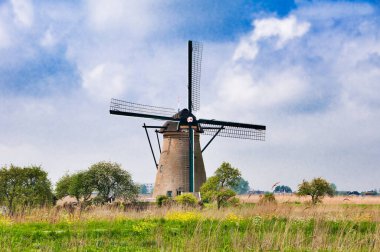 Kırsalda yel değirmeni