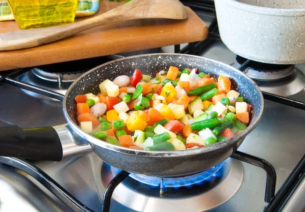 Gotowanie Warzyw Patelni — Zdjęcie stockowe