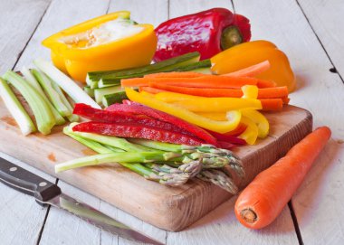 Tahtada taze sebzeler