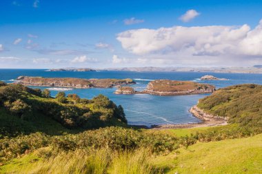Güzel kayalık deniz manzarası
