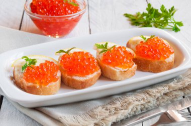 Somon havyarı ve tost.