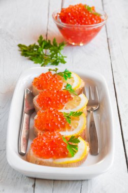 Somon havyarı ve tost.